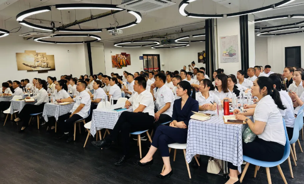 “食”刻守護，安全相伴！華逸府食品安全及營養(yǎng)健康知識專項培訓