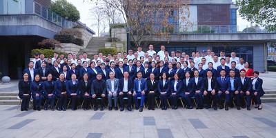初心不改，穩(wěn)步向前